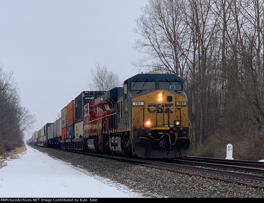 CSX 781 on I009 